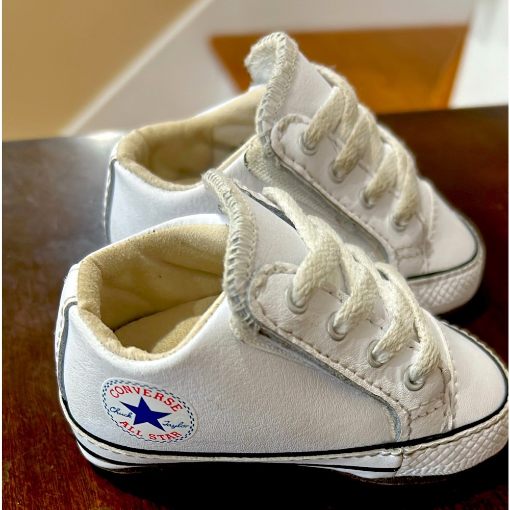 Baby converse size 2 near perfect except laces with mild wear